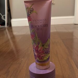 Victoria's Secret Blackberry Bite Body Cream - Lavender